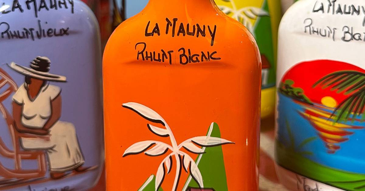 Peinture sur bouteilles de verre à la Maison La Mauny